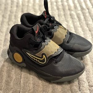 Nike KD Trey 5 youth sz 6